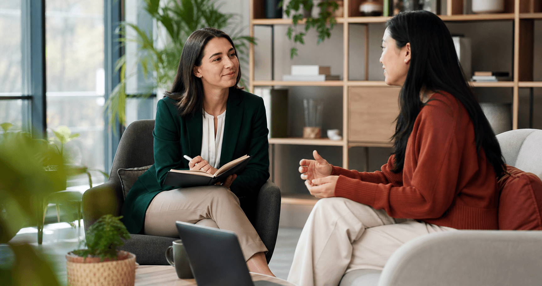 HR candidate in consultation with a recruitment adviser regarding career objectives